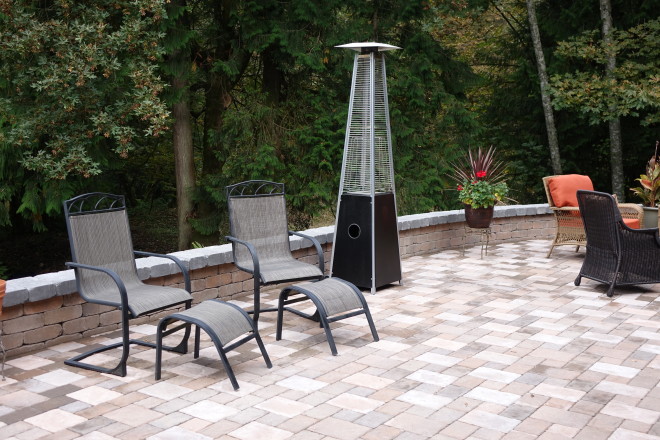 Harvest Blend Dominion Slate Pavers with TuscanStone seating wall (project by Dreamscapes)