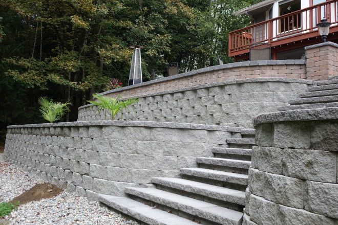 Natural CornerStone Retaining Wall (project by Dreamscapes)
