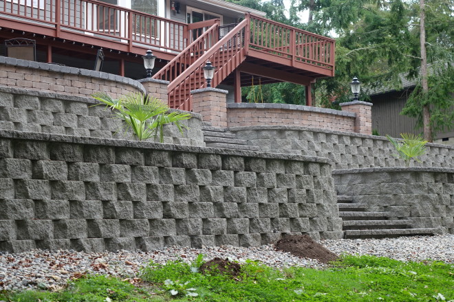 Natural CornerStone Retaining Wall Supporting Outdoor Living Space (project by Dreamscapes)