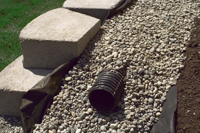 Retaining Wall Installation Flexible Trainpipe for Taller Walls