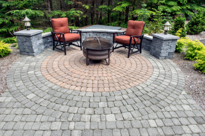Old Dominion Circle in Harvest and Cascade Blend bordered by a TuscanStone seating wall