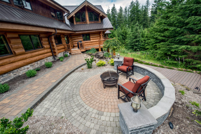 Old Dominion Circle in Harvest and Cascade Blend bordered by a TuscanStone seating wall. Walkway on the left is Dominion Slate in Northwest Blend