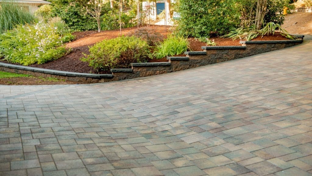 Mutual Materials ManorStone Seating Wall Along Driveway