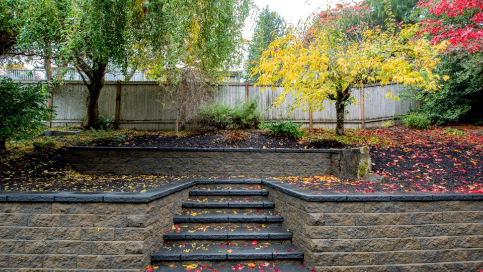 Mutual Materials ManorStone® Retaining Wall With Stairs