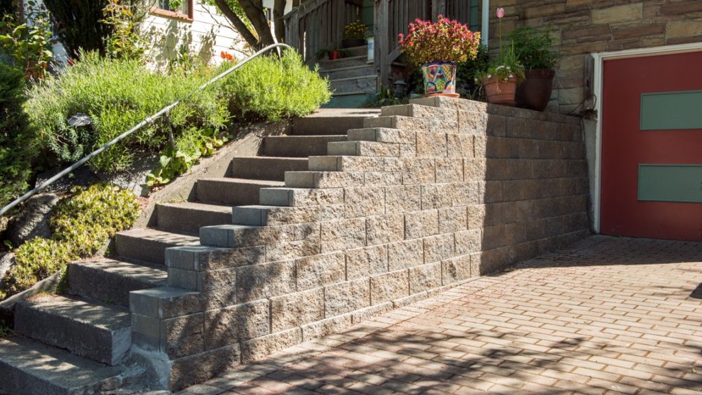 Mutual Materials CornerStone® Near Vertical Retaining Wall