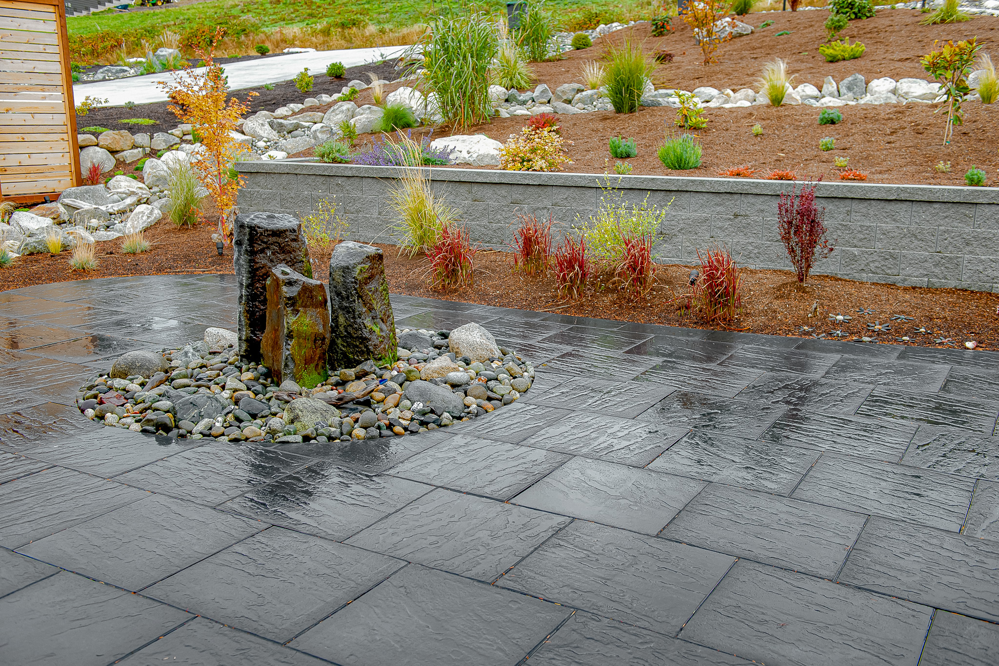 Glacier Slate slab patio surrounding a water feature