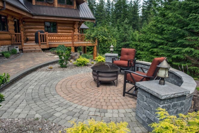 Old Dominion Circle kit with a TuscanStone seating wall