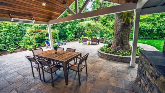 Outdoor dining area paved with Columbia Slate from Mutual Materials