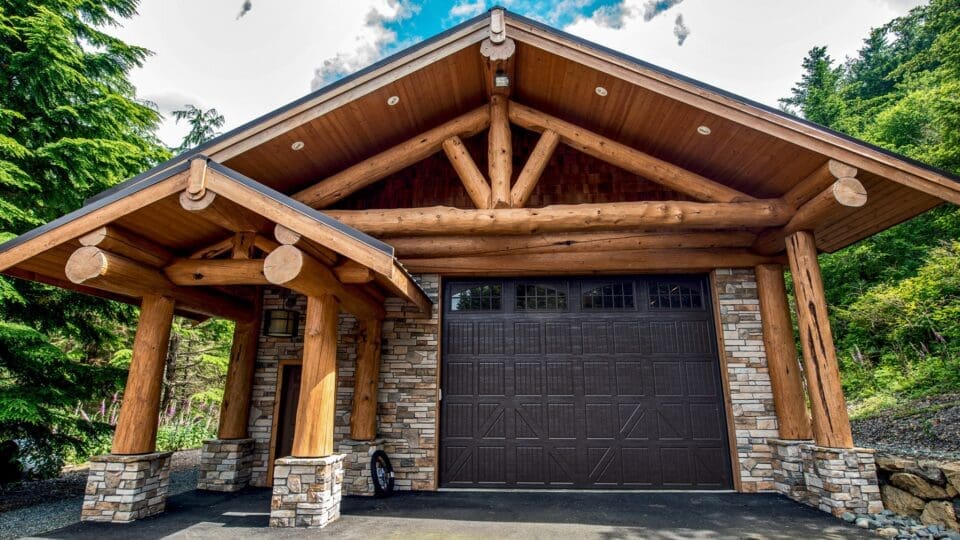 https://www.mutualmaterials.com/wp-content/uploads/2023/11/mm-garage-with-country-ledgestone-siding-16x9-1.jpg