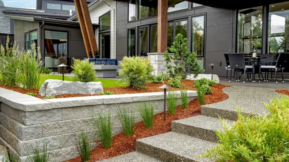Small Manorstone retaining wall borders a residential patio